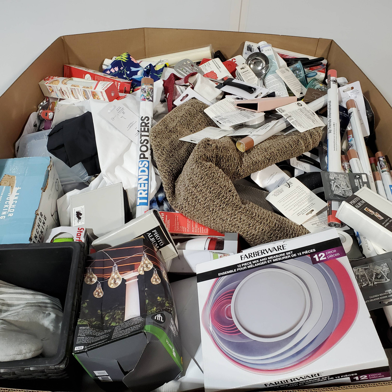 428 units of Home Products - MSRP $4,549 - Returns (Lot # 704529)