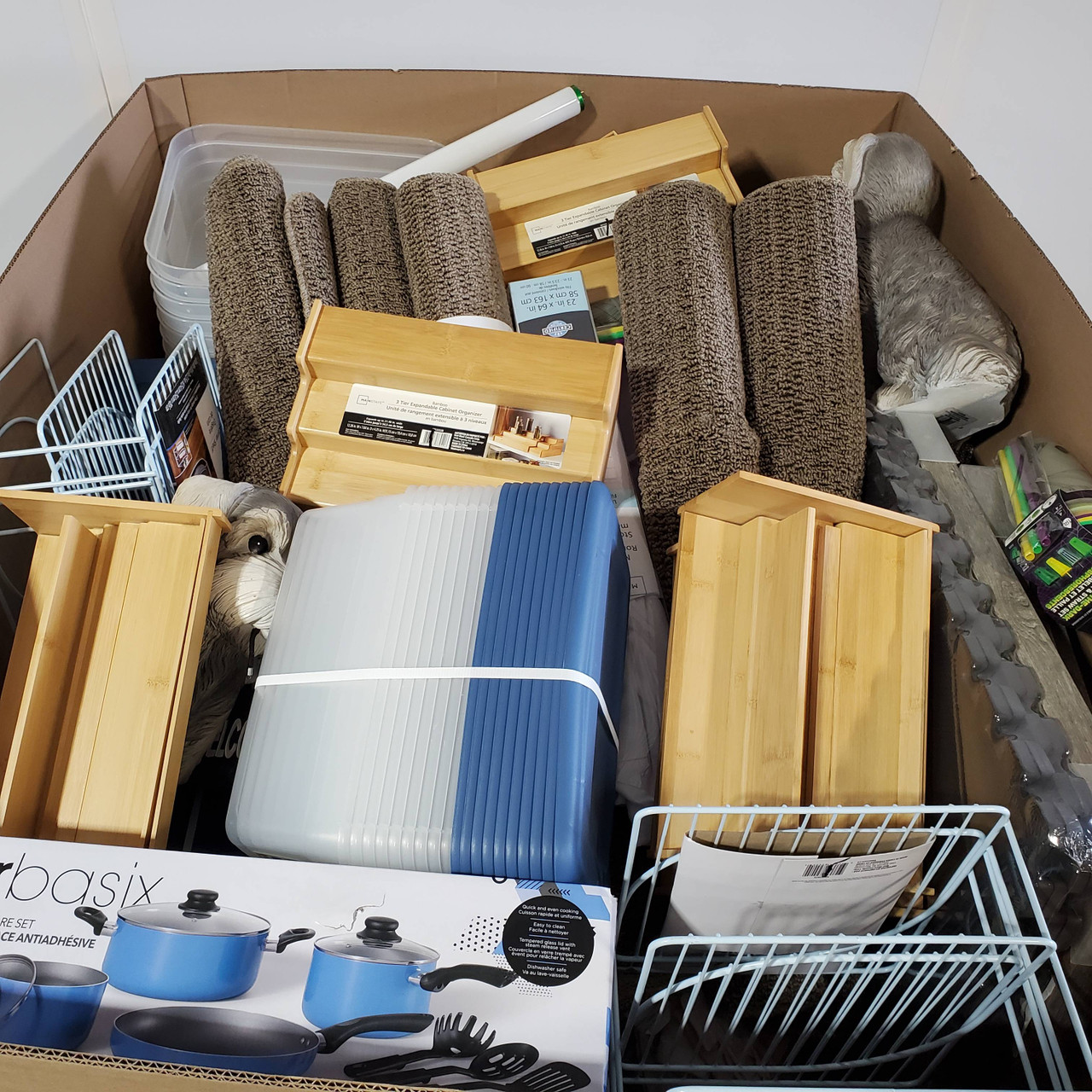 154 units of Home Products - MSRP $2,542 - Returns (Lot # 704536)