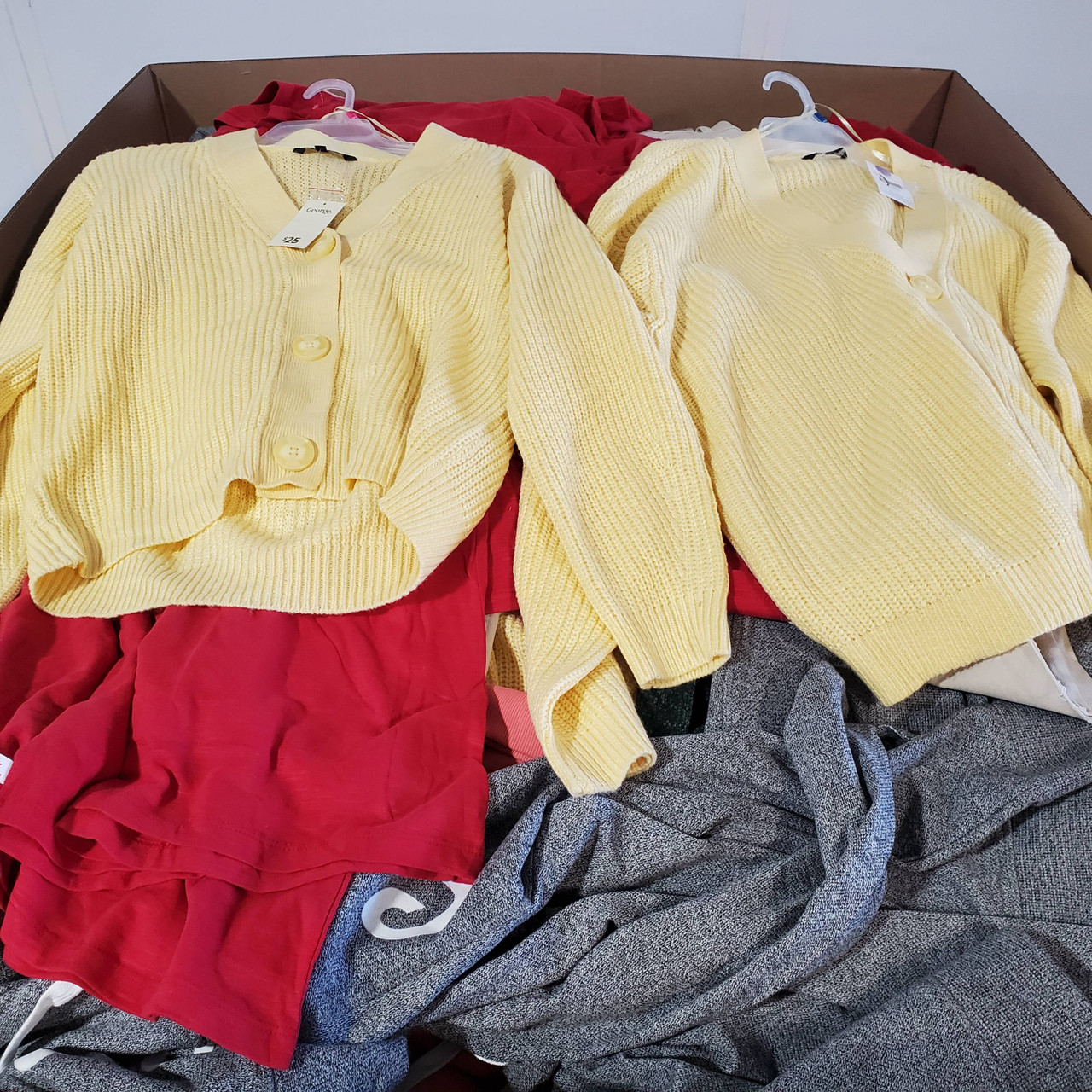 496 units of Women Clothing - MSRP $7,997 - Returns (Lot # 713939)