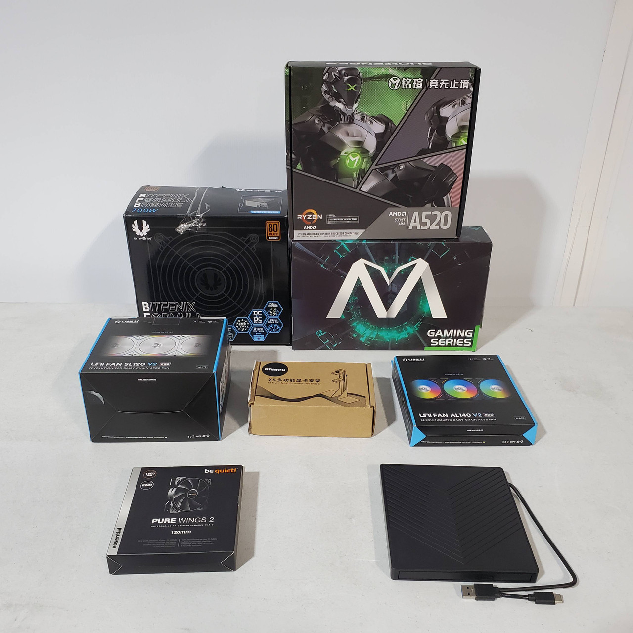 51 units of Computer Components - MSRP $3,335 - Salvage (Lot # 717970)