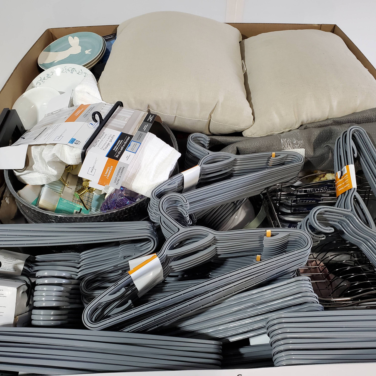 234 units of Home Products - MSRP $3,201 - Returns (Lot # 719941)