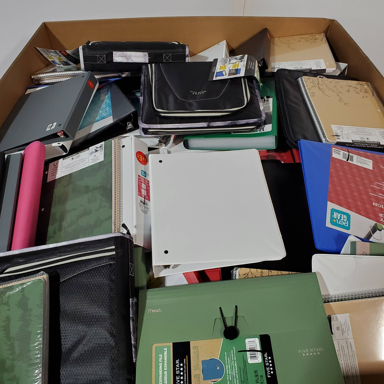 1058 units of Office & School Supplies - MSRP $4,468 - Returns (Lot # 734121)