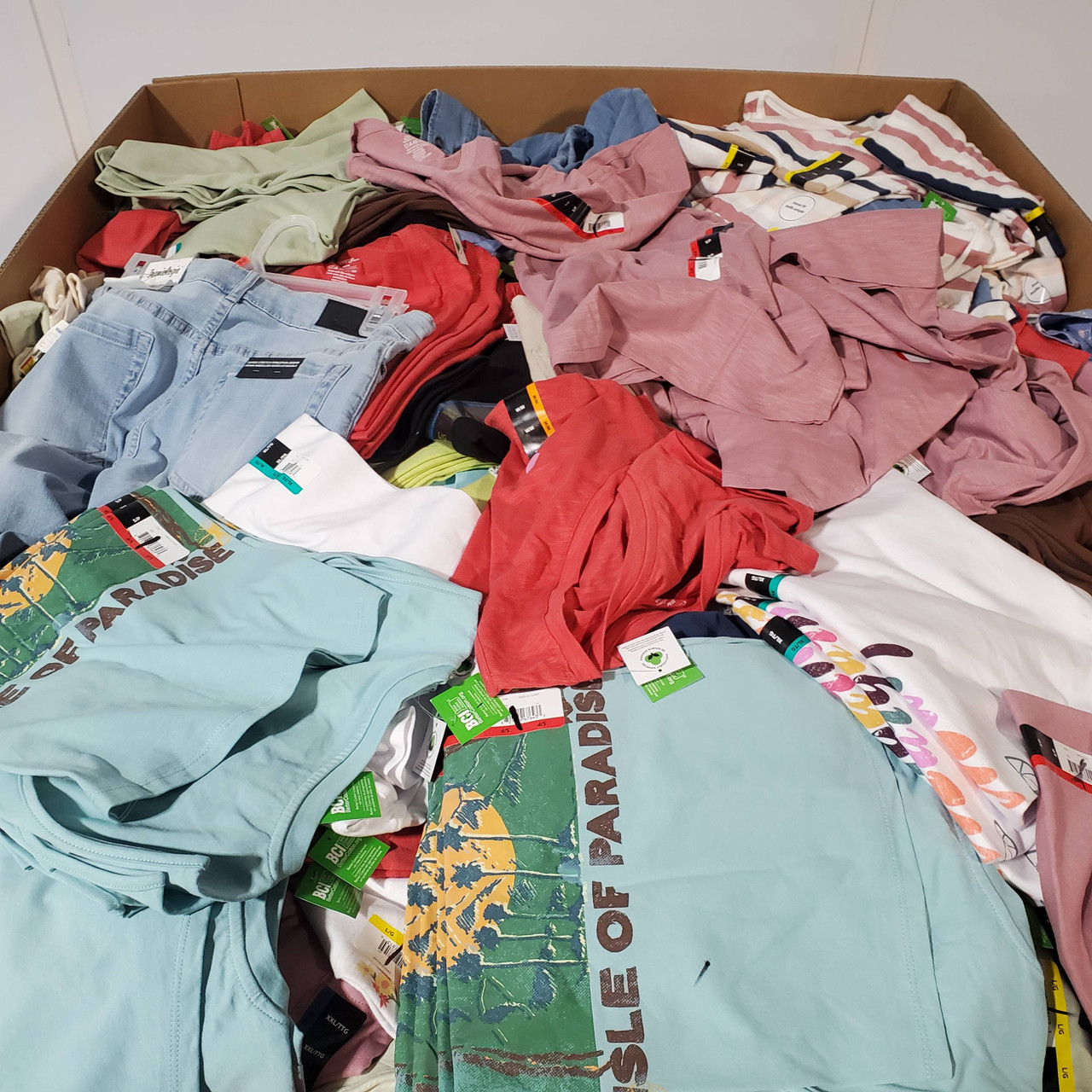 950 units of Women Clothing - MSRP $13,755 - Returns (Lot # 735325)
