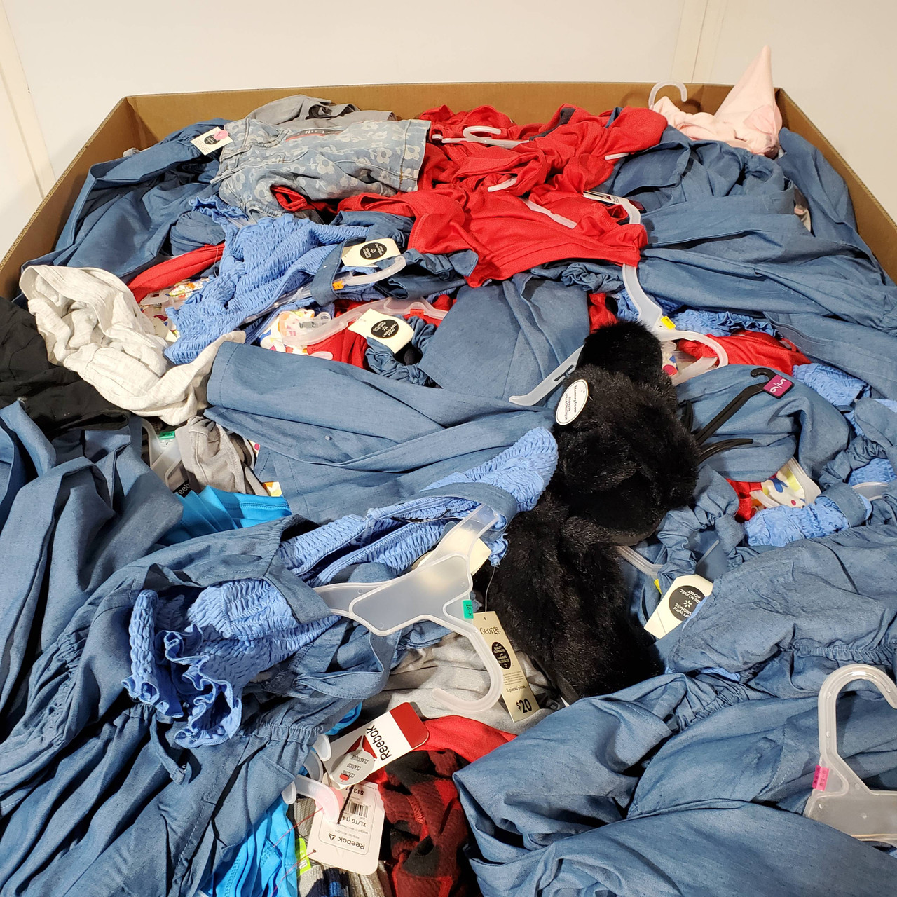 1176 units of Kids Clothing - MSRP $11,760 - Returns (Lot # 737014)