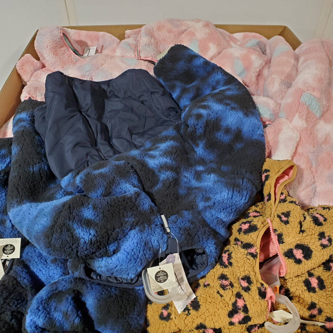 1233 units of Kids Clothing - MSRP $9,906 - Returns (Lot # 743720)