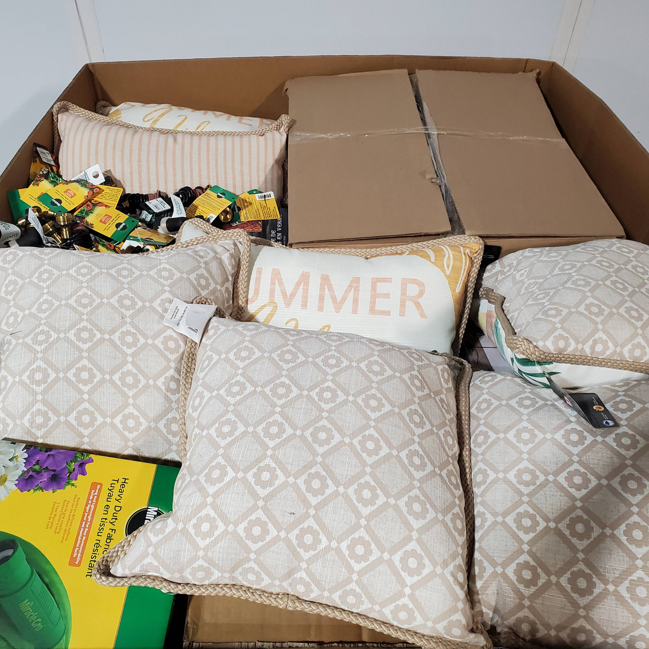 565 units of Home Products - MSRP $6,008 - Returns (Lot # 743928)