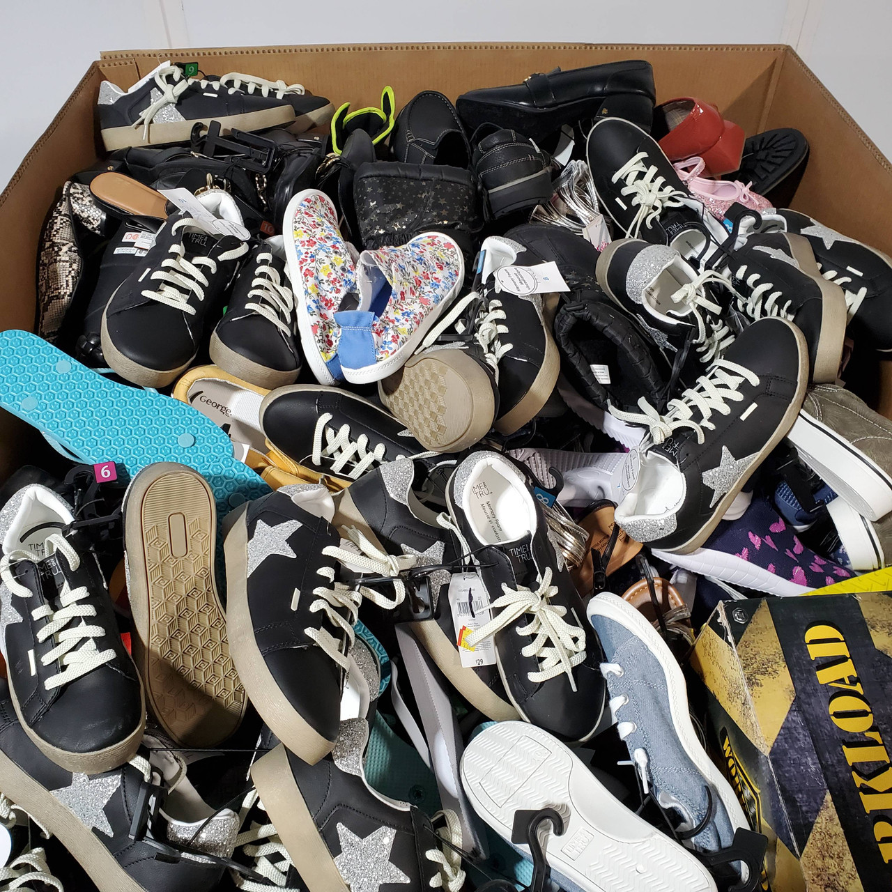 370 units of Shoes (pair) - MSRP $9,691 - Returns (Lot # 743936)