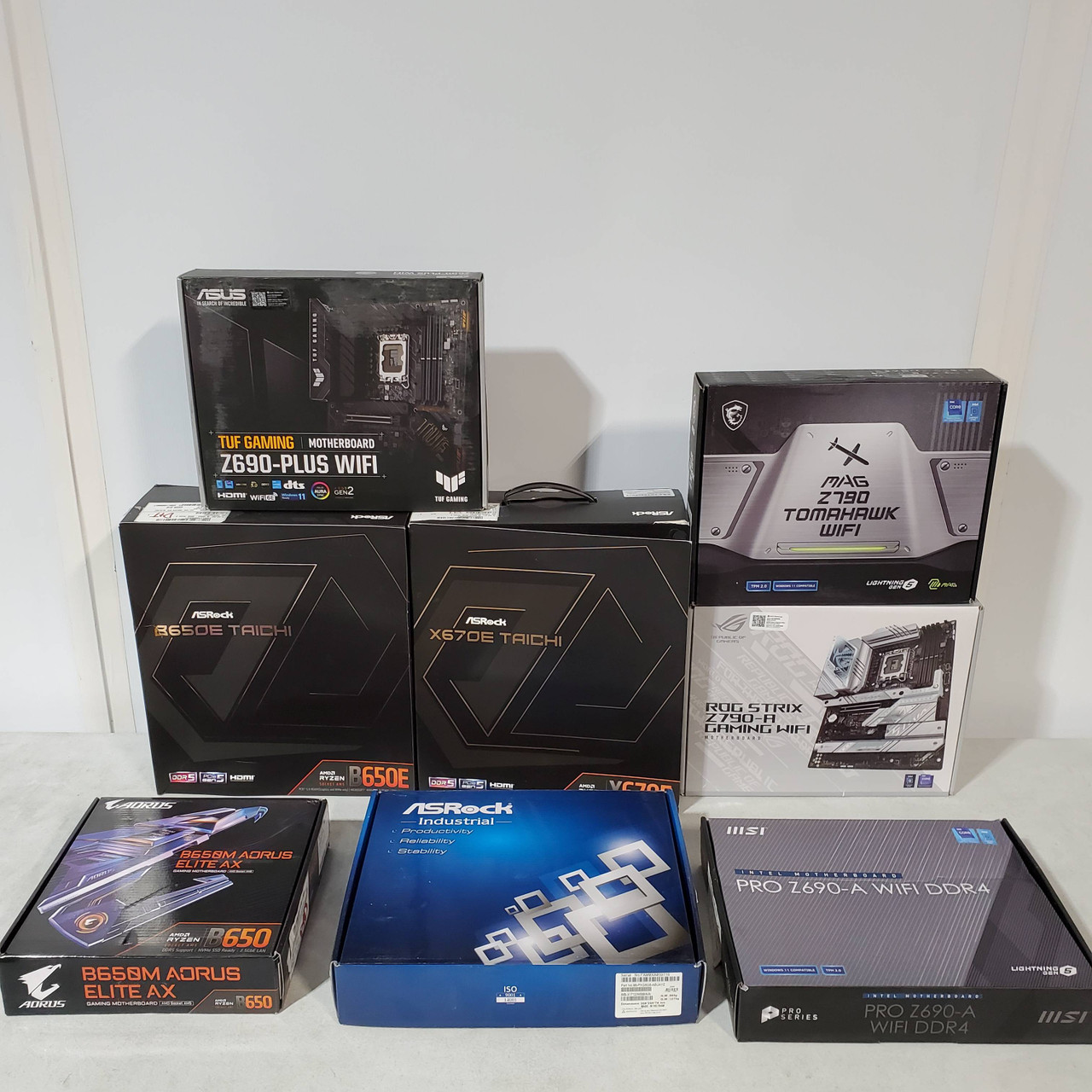 13 units of High Value Computer Components - High Value - MSRP $5,317 - Salvage (Lot # 741454)