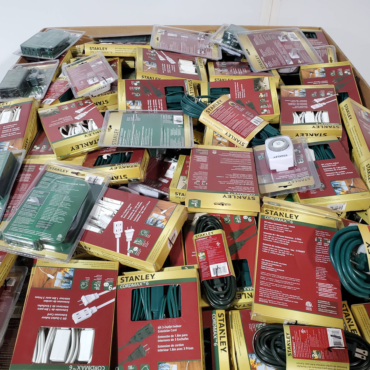 704 units of Extension Cords - MSRP $9,934 - Like New (Lot # 744205)