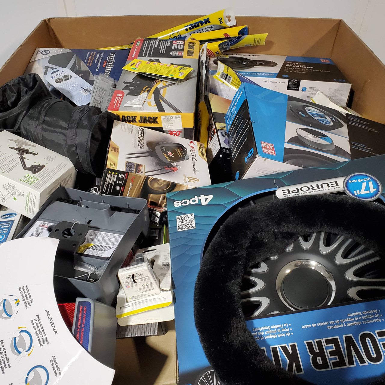 279 units of Automotive - MSRP $5,765 - Returns (Lot # 747409)