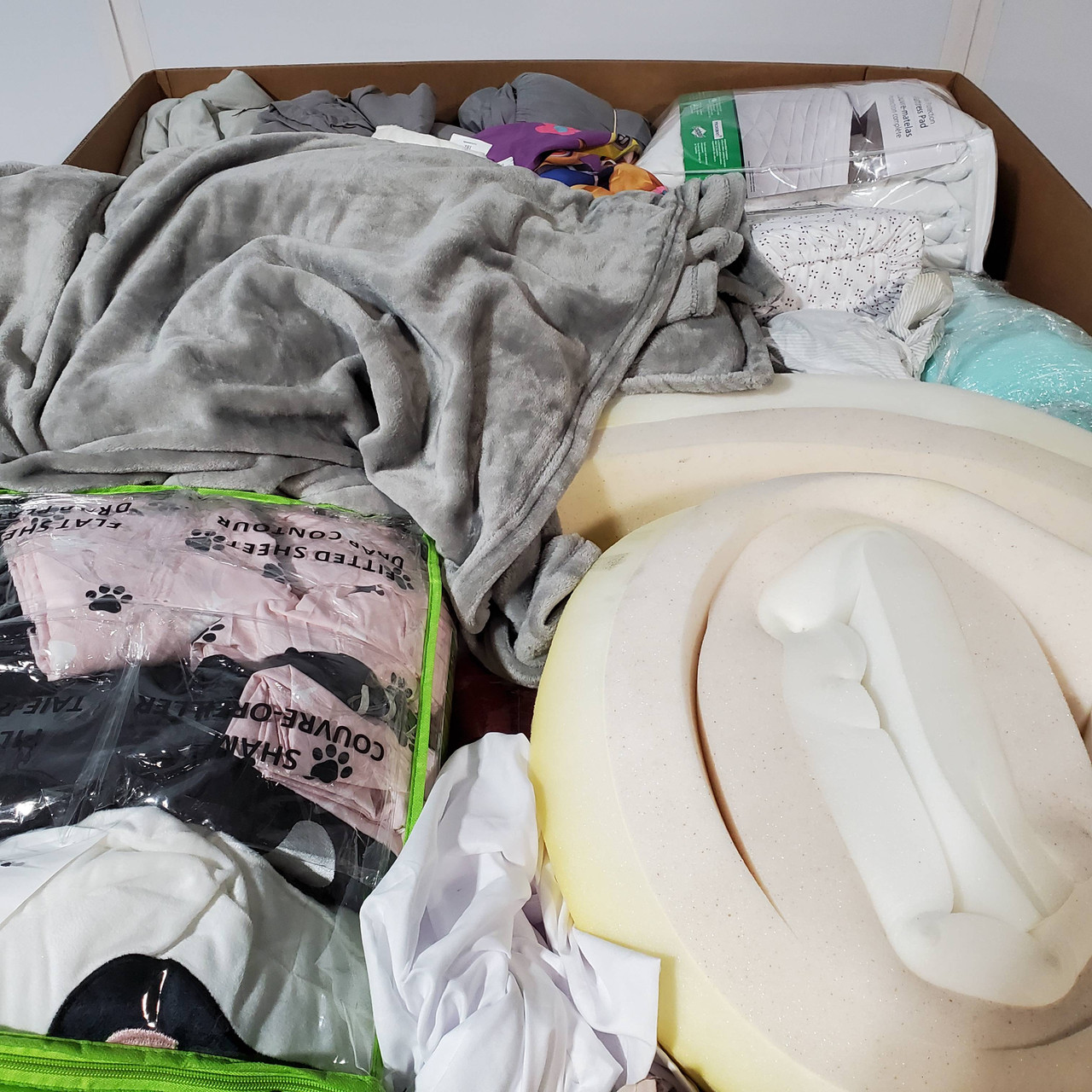 68 units of Bedding - MSRP $2,356 - Returns (Lot # 747518)