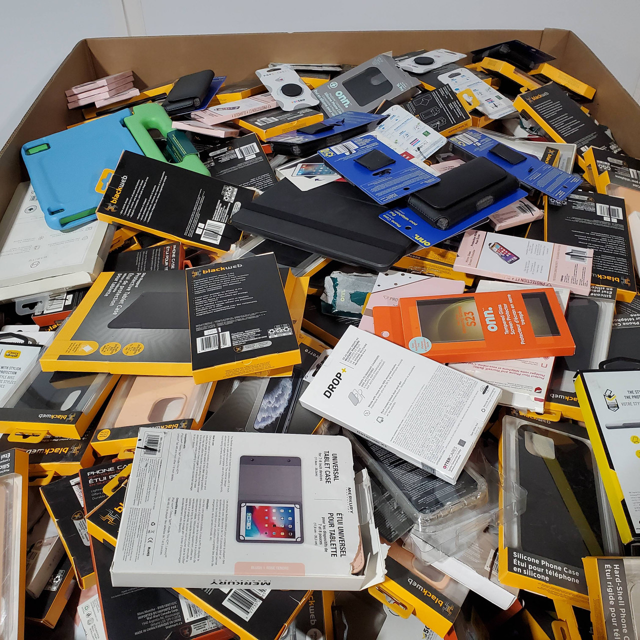 1208 units of Smartphone Cases - MSRP $27,598 - Like New (Lot # 747702)
