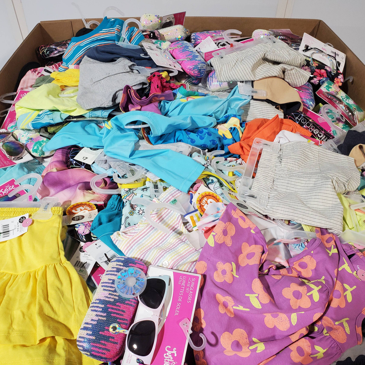 1485 units of Kids Clothing - MSRP $15,594 - Returns (Lot # 751423)