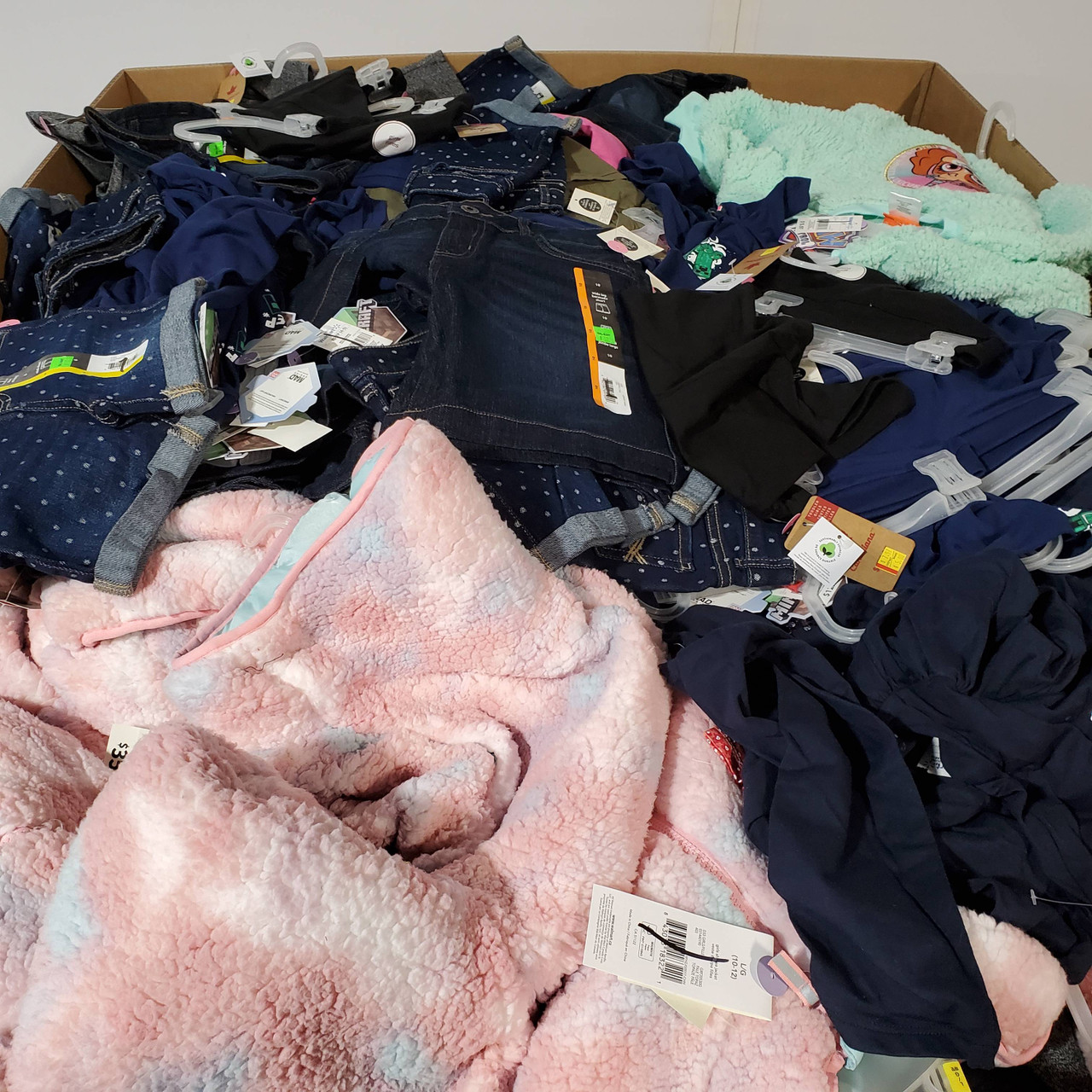 968 units of Kids Clothing - MSRP $10,851 - Returns (Lot # 752325)