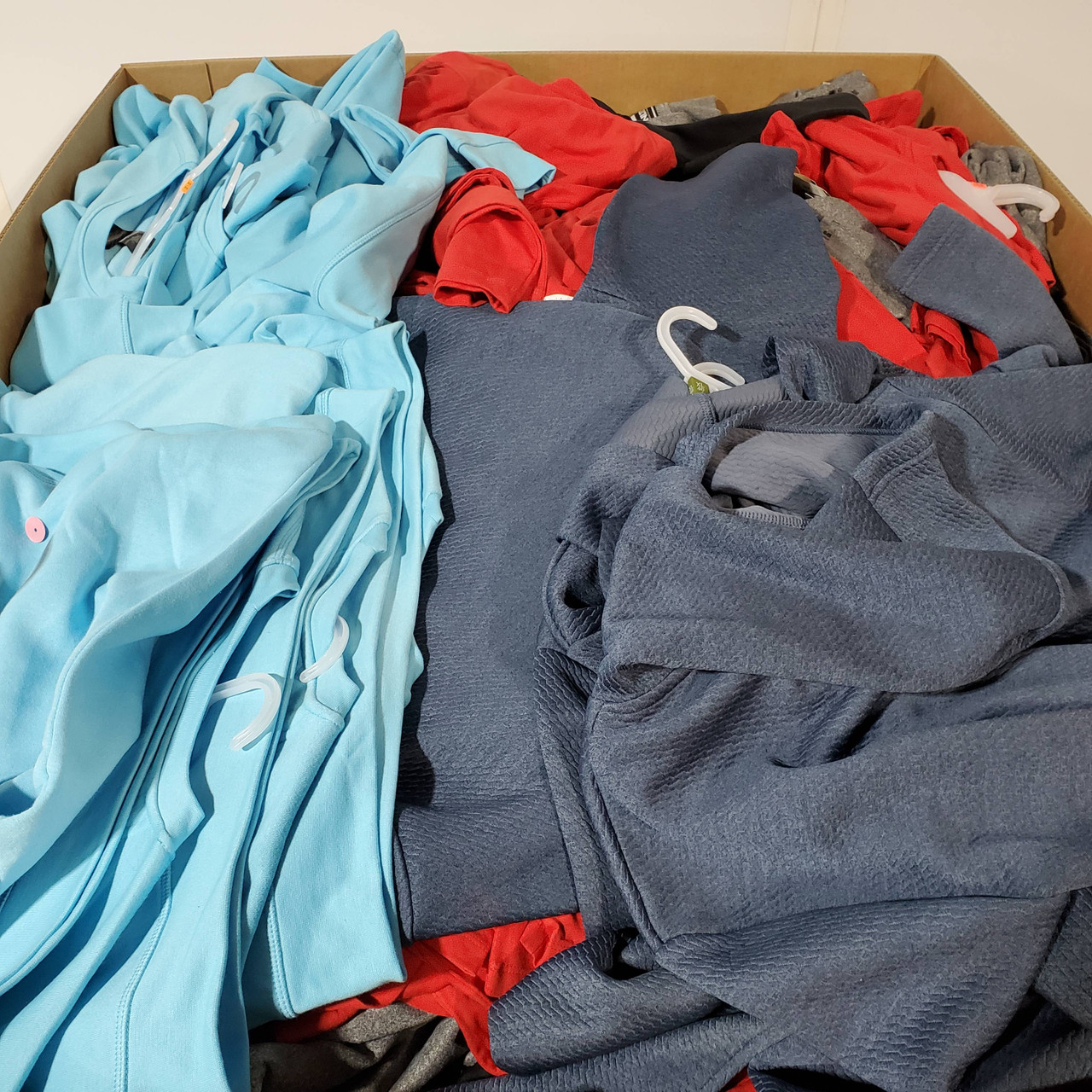 506 units of Men Clothing - MSRP $10,099 - Returns (Lot # 754426)