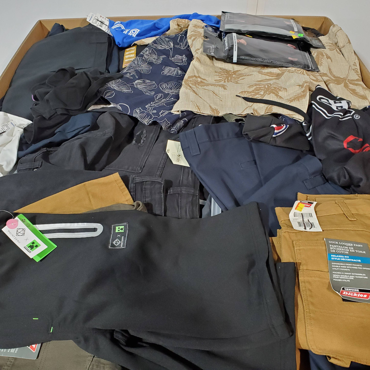 413 units of Men Clothing - MSRP $9,975 - Returns (Lot # 754723)