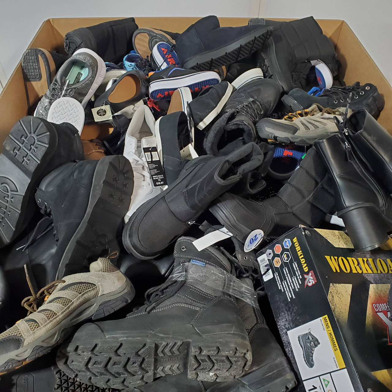 204 units of Shoes (pair) - MSRP $6,878 - Returns (Lot # 754816)