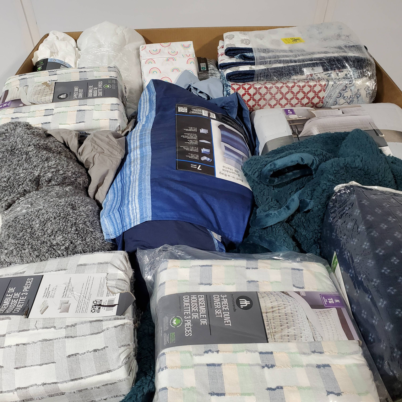 61 units of Bedding - MSRP $2,637 - Returns (Lot # 755531) - Restock Canada