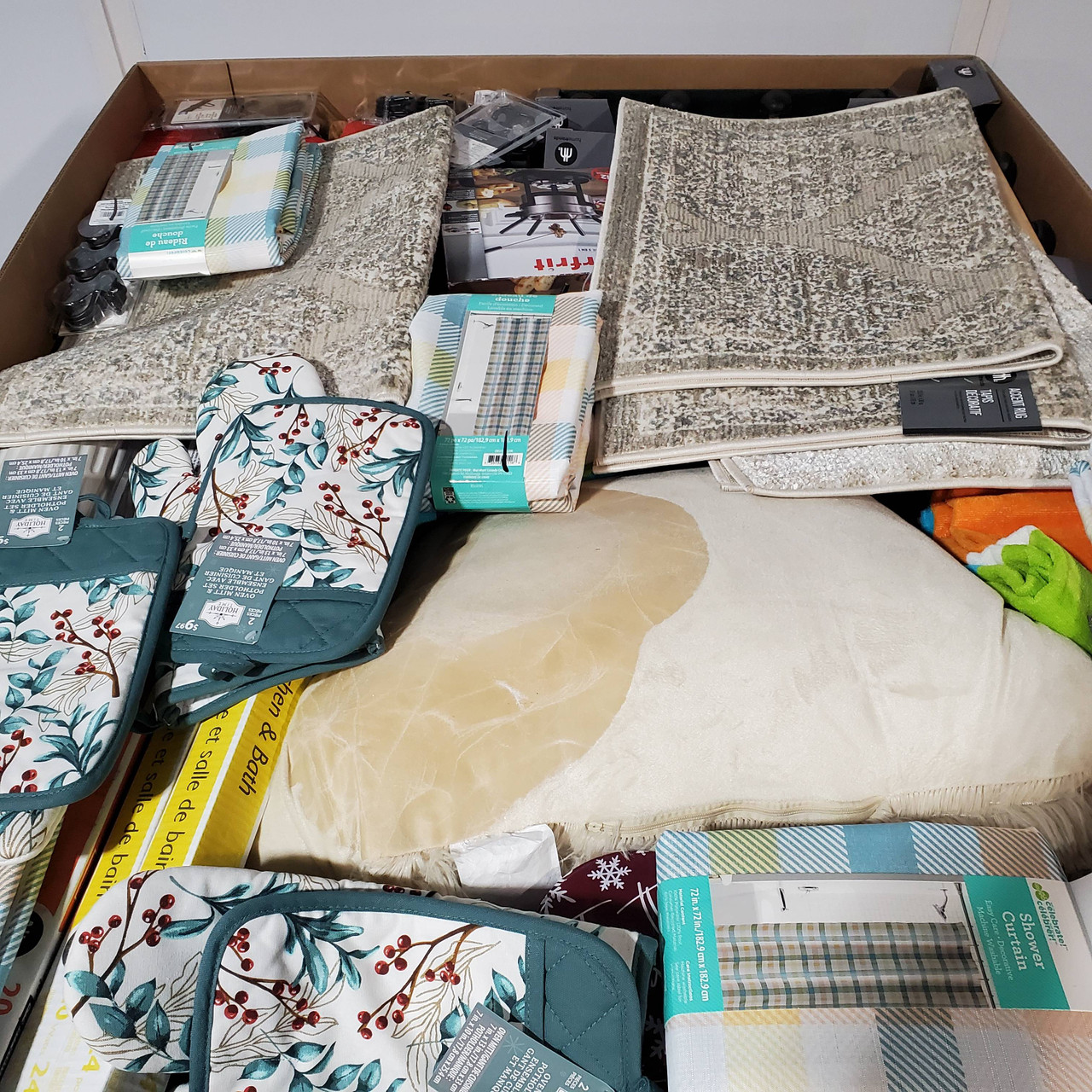 206 units of Home Products - MSRP $2,942 - Returns (Lot # 755841)