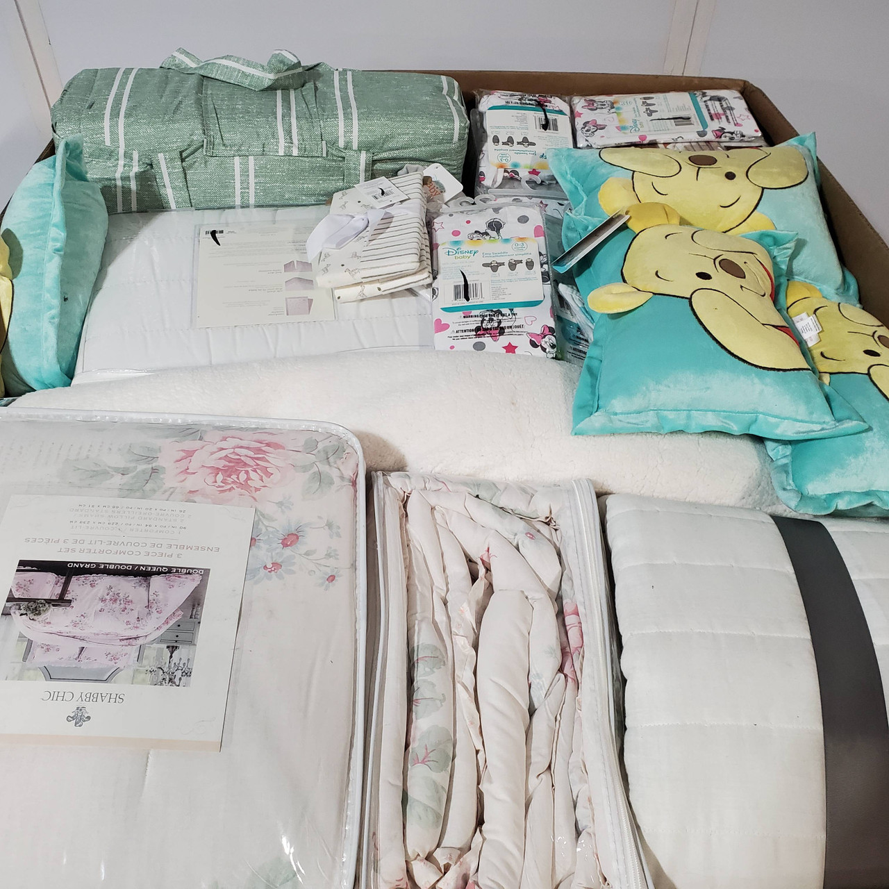 53 units of Bedding - MSRP $2,599 - Returns (Lot # 757328)