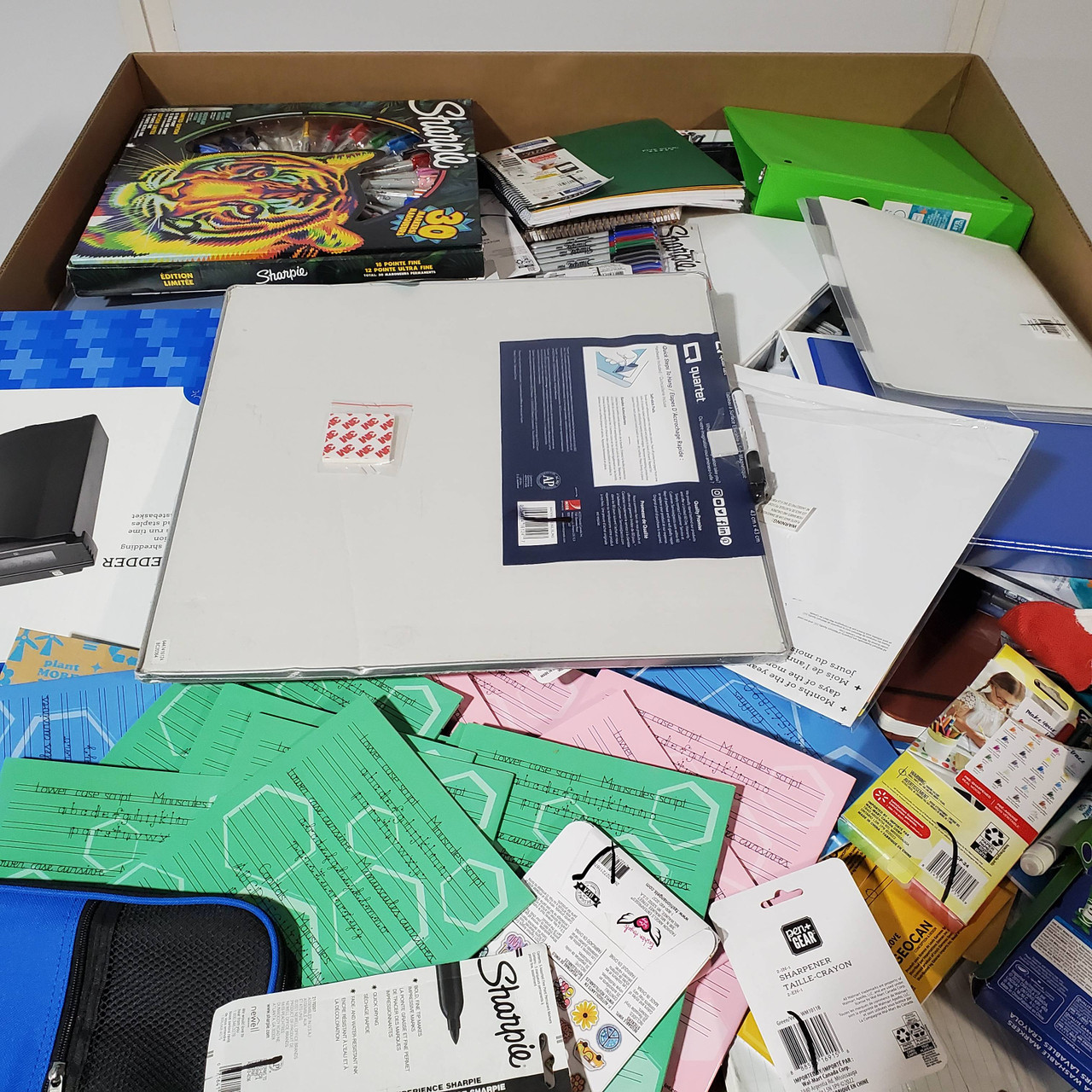 409 units of Office & School Supplies - MSRP $3,292 - Returns (Lot # 760214)