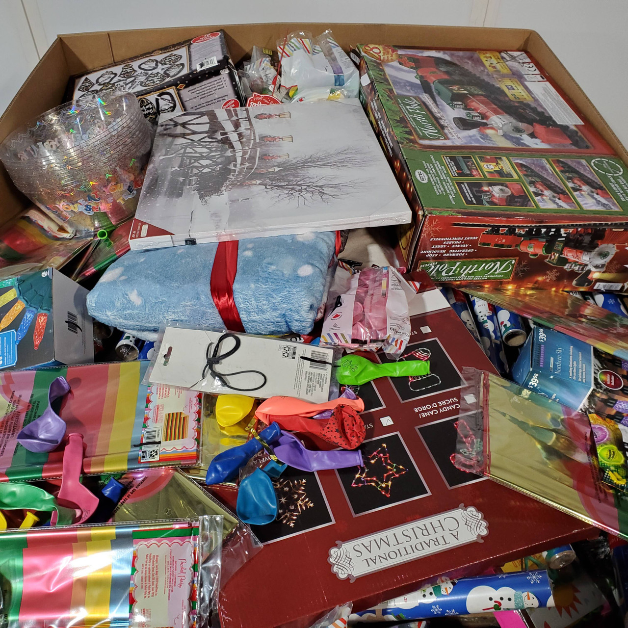 423 units of Christmas & Seasonal - MSRP $2,326 - Returns (Lot # 763142)
