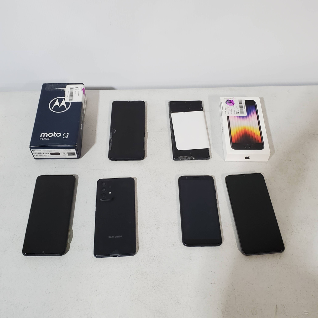 13 units of Smartphones - MSRP $6,075 - Salvage (Lot # 761309)