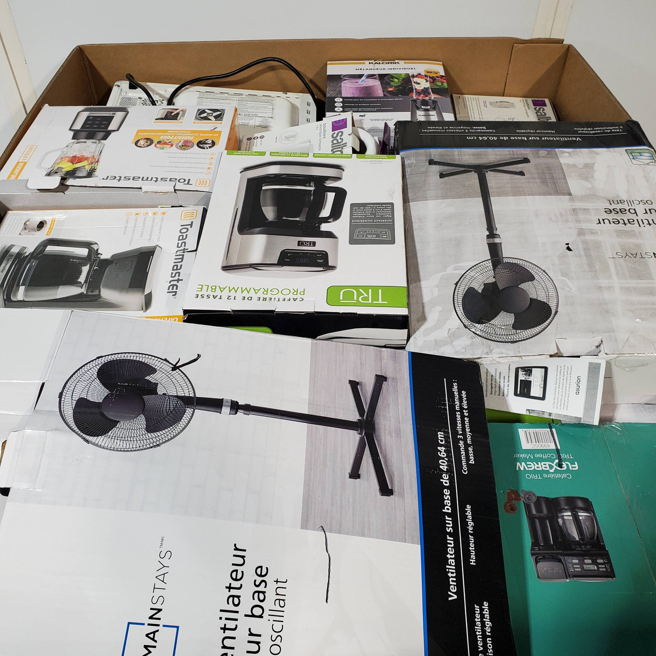 32 units of Small Appliances - MSRP $1,931 - Returns (Lot # 766218)
