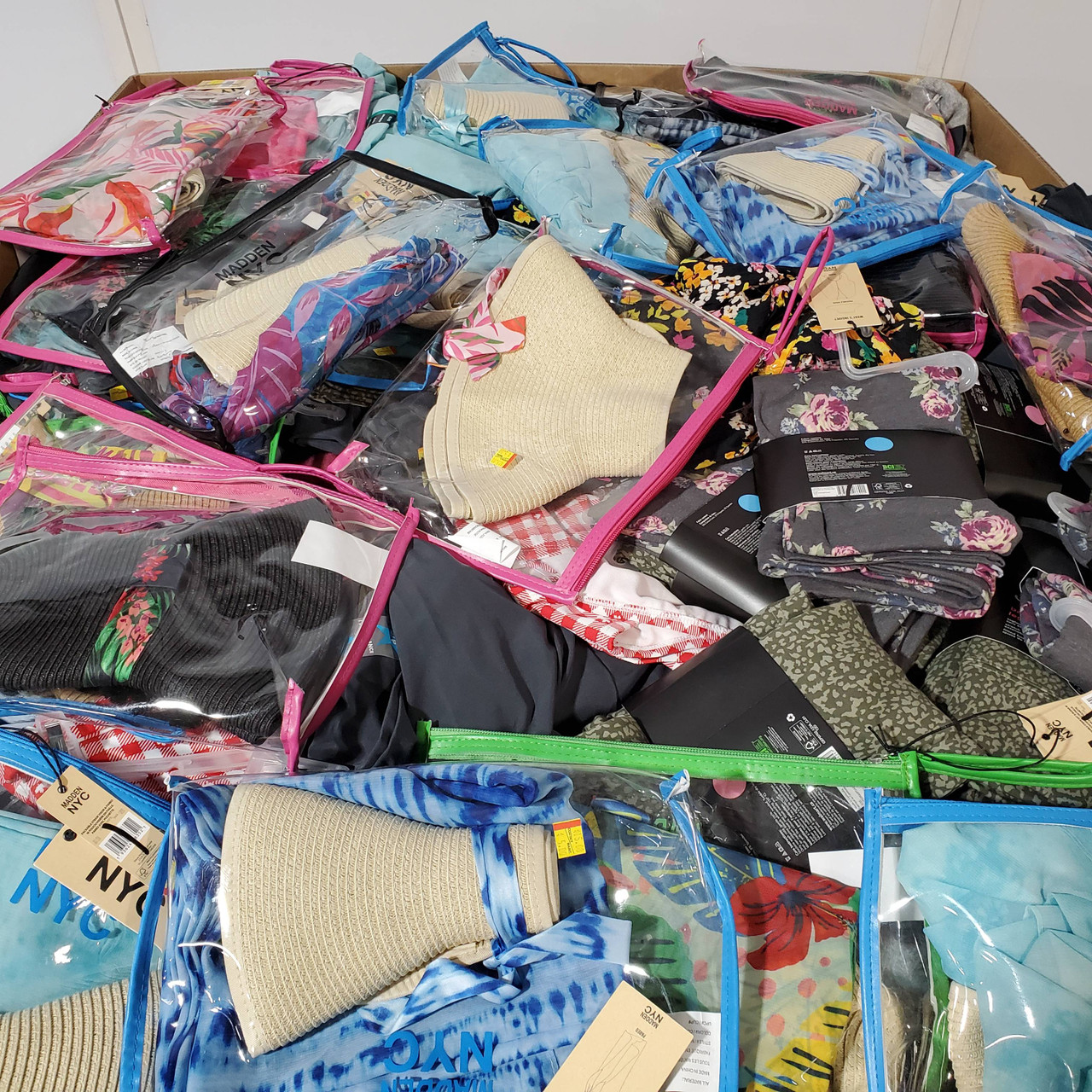 630 units of Women Clothing - MSRP $12,622 - Returns (Lot # 769927)