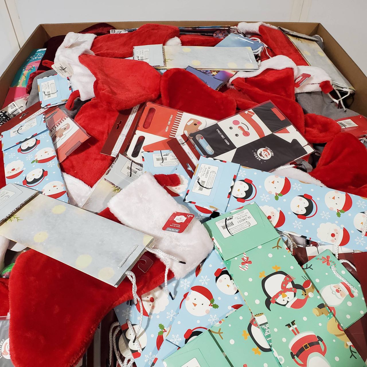 1013 units of Christmas & Seasonal - MSRP $4,727 - Returns (Lot # 771740)