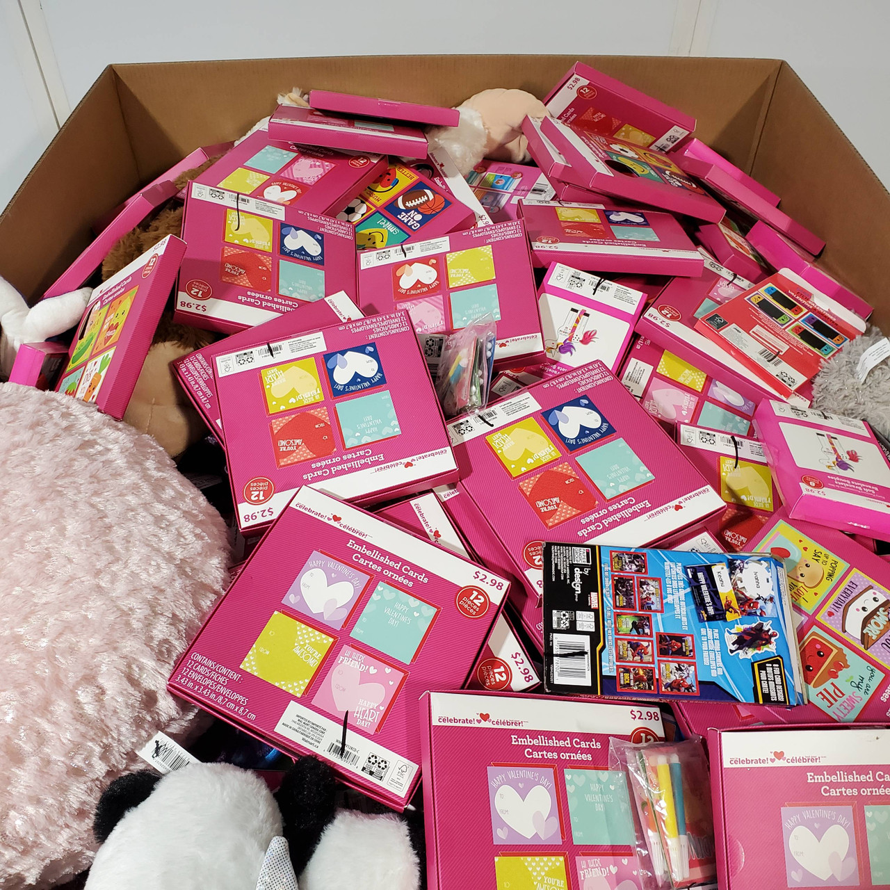 773 units of Holidays & Souvenirs - MSRP $6,516 - Returns (Lot # 774730)