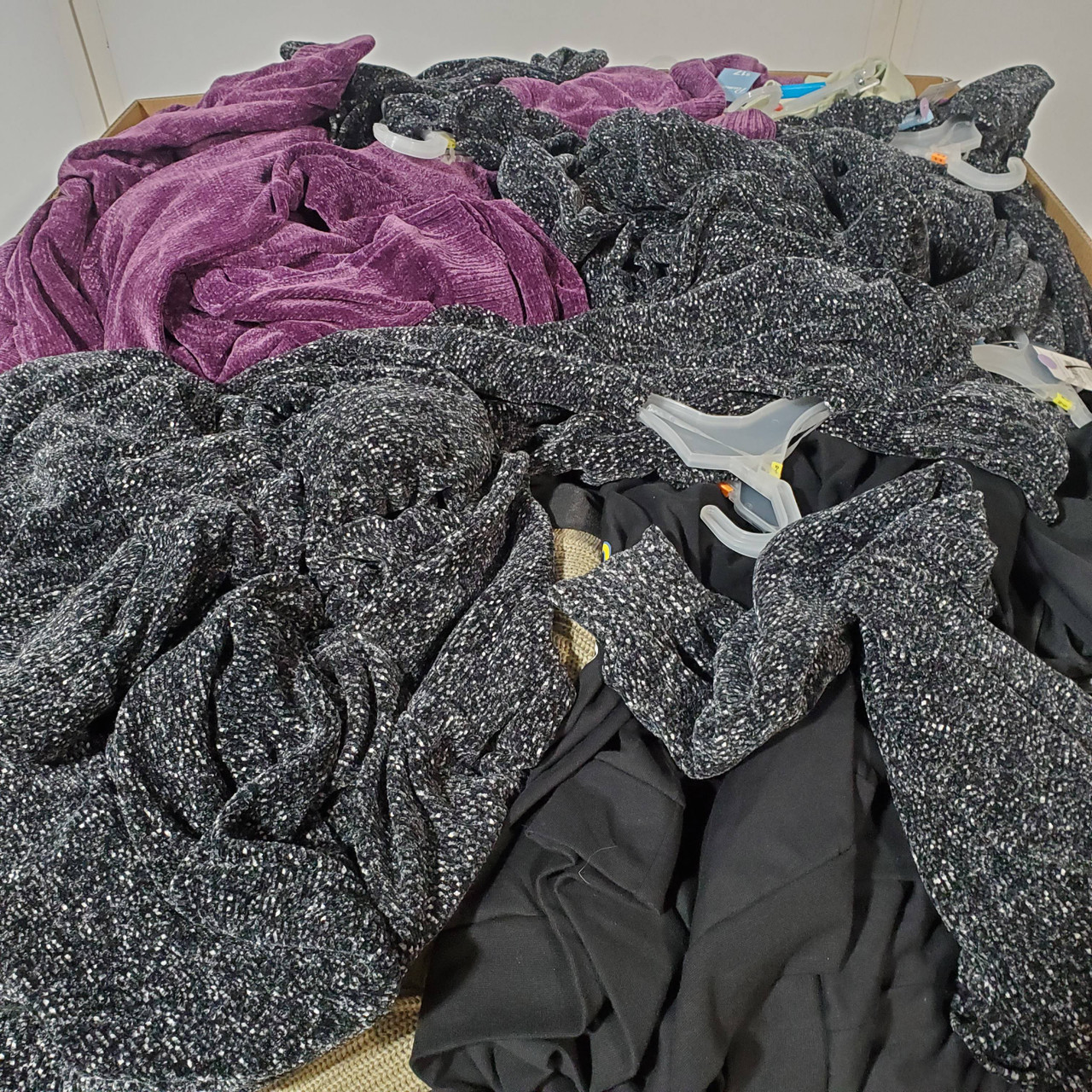 597 units of Women Clothing - MSRP $11,790 - Returns (Lot # 774844)