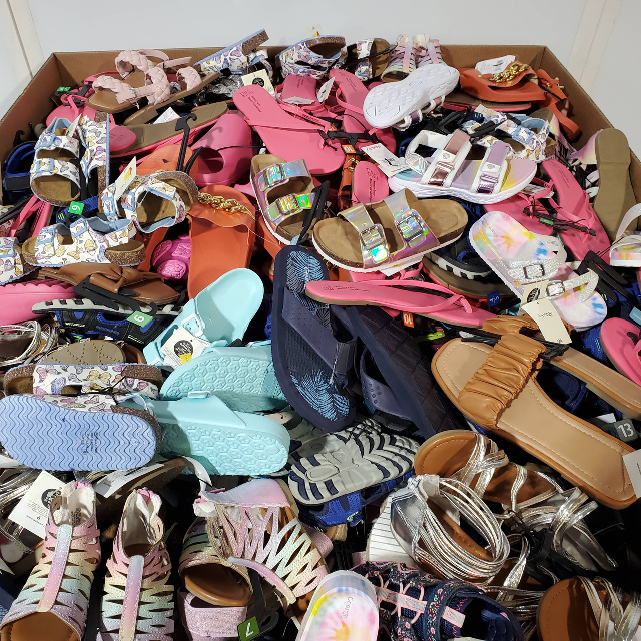 510 units of Sandals (pair) - MSRP $9,029 - Returns (Lot # 776616)