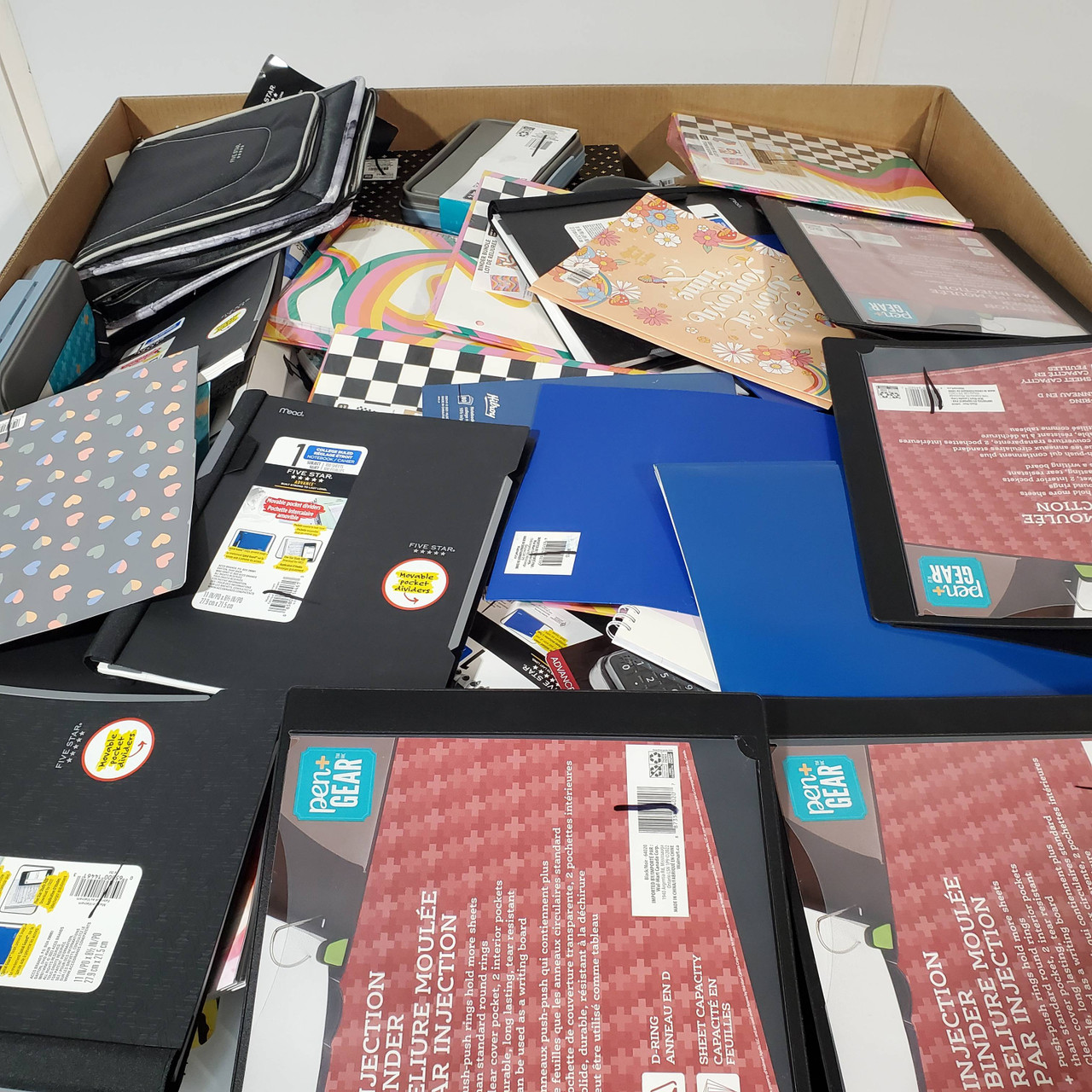 1161 units of Office & School Supplies - MSRP $5,809 - Returns (Lot # 776913)