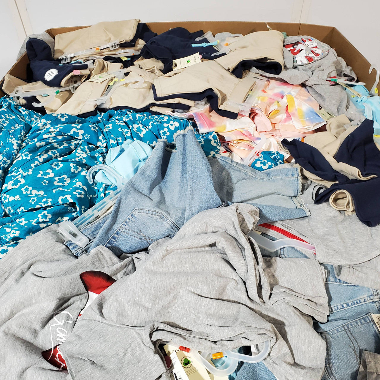 1648 units of Kids Clothing - MSRP $15,522 - Returns (Lot # 776956)