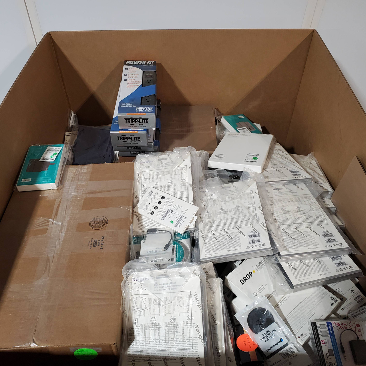 513 units of Electronic Accessories - MSRP $23,459 - Returns (Lot # 775105)