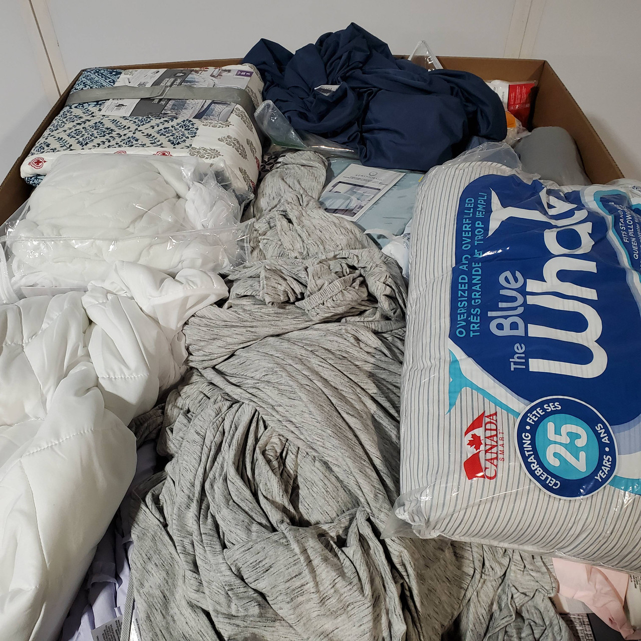 95 units of Bedding - MSRP $3,108 - Returns (Lot # 783026)