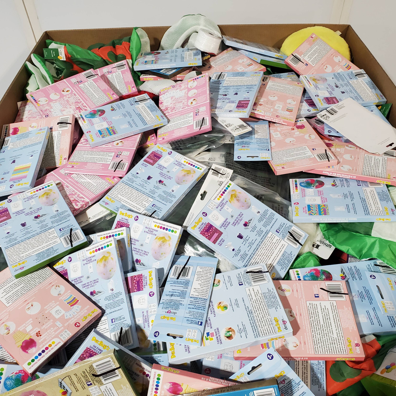 709 units of Holidays & Souvenirs - MSRP $3,444 - Returns (Lot # 785014)