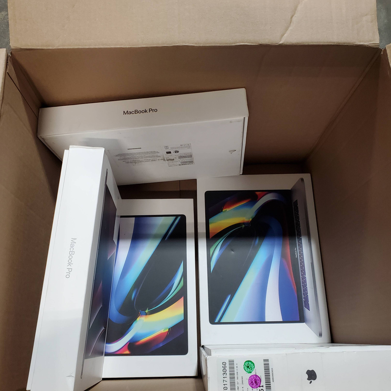 5 units of High Value Apple MacBook Pro - MSRP $14,850 - Salvage (Lot # 780910)