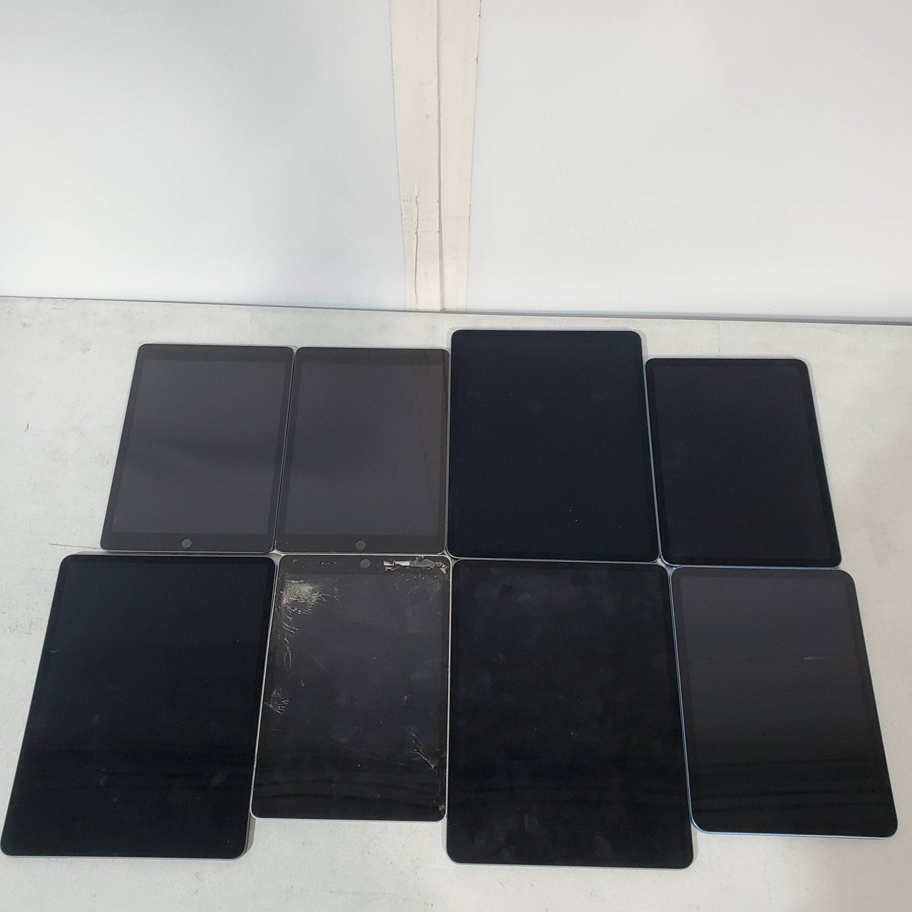 8 units of High Value Apple iPad - MSRP $6,750 - Salvage (Lot # 787509)