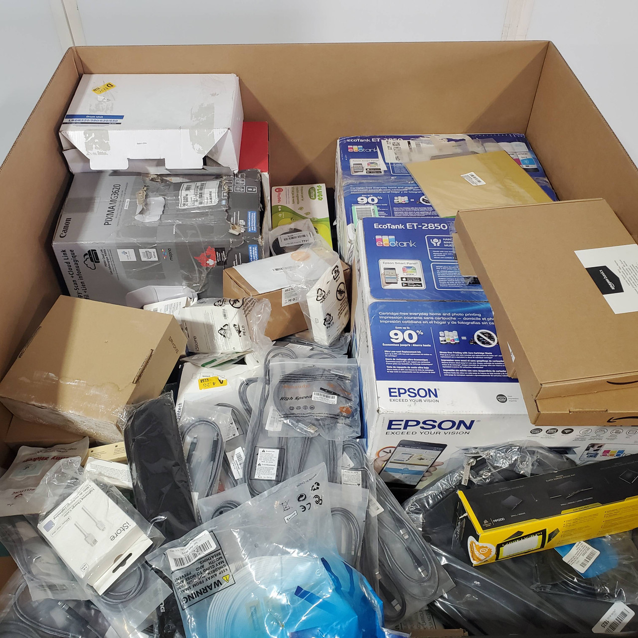 497 units of Computer Accessories - MSRP $12,947 - Returns (Lot # 793818)