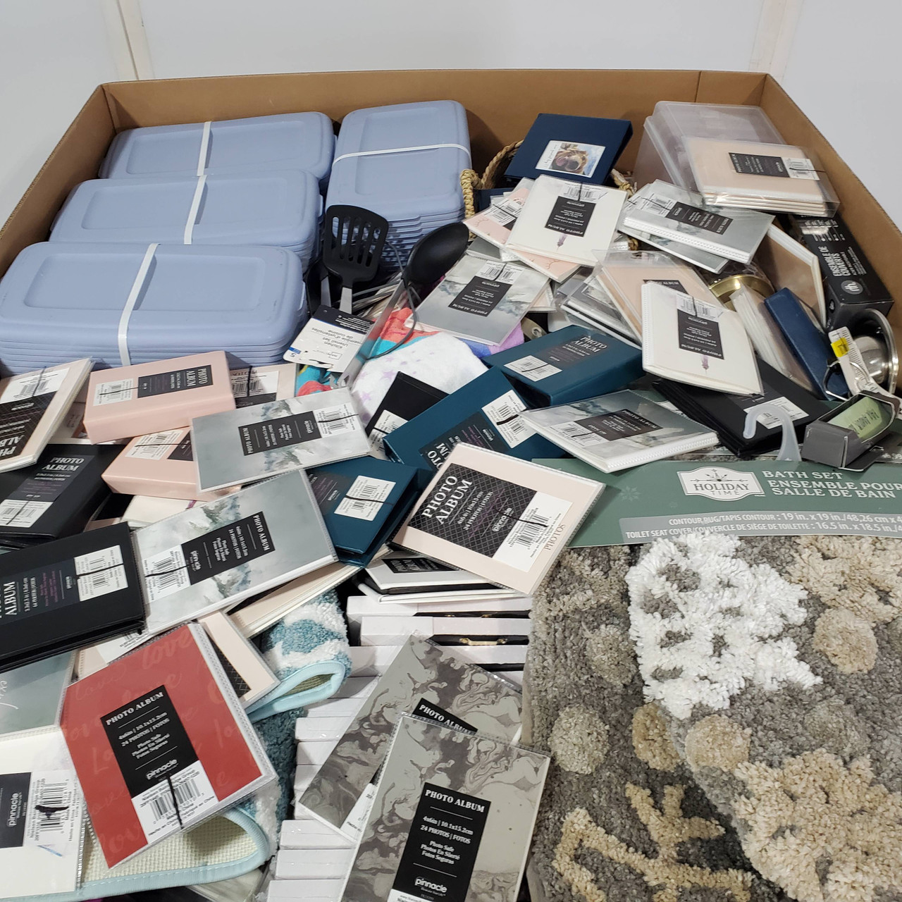 411 units of Home Products - MSRP $6,044 - Returns (Lot # 802242)