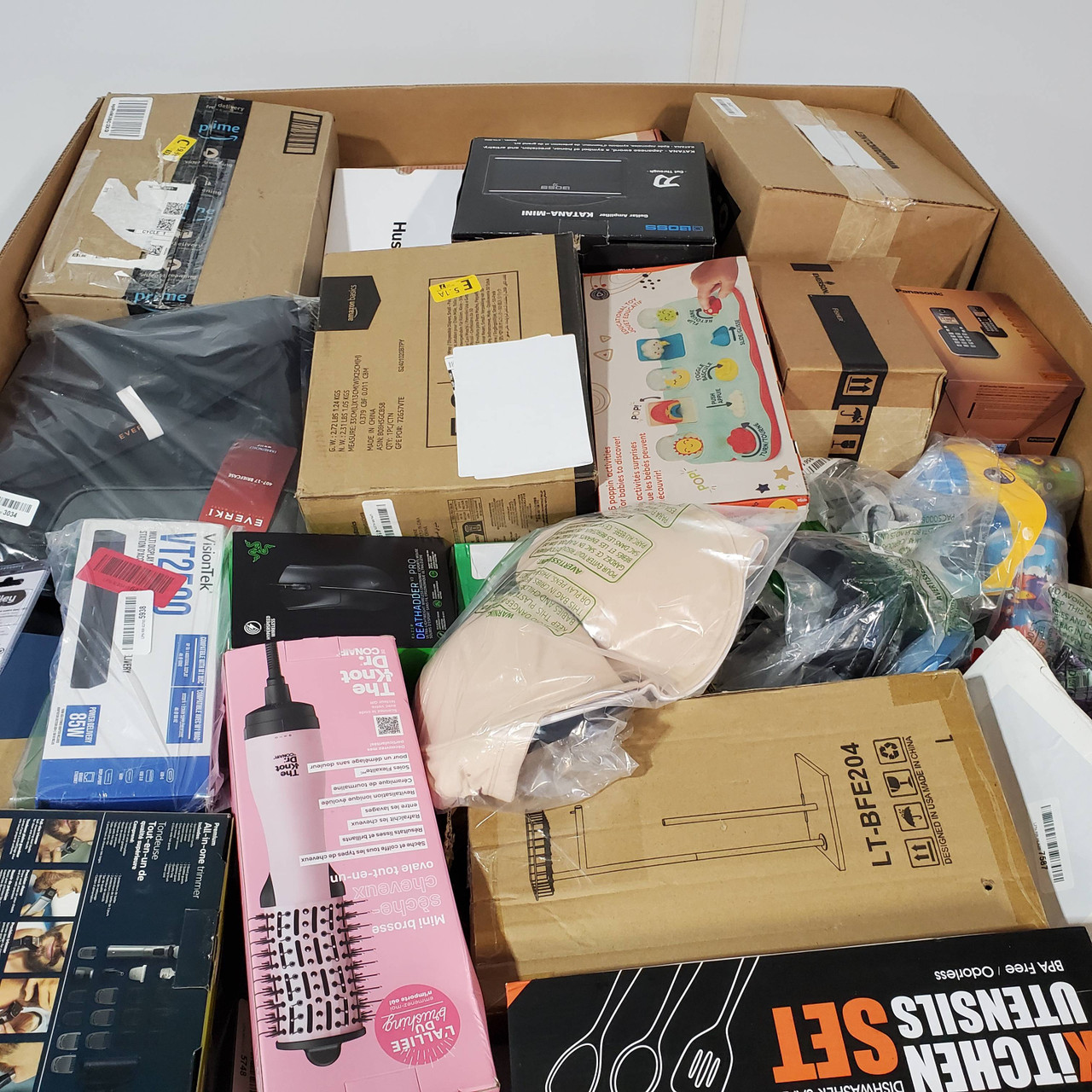 DVDセット 6174 units of AMZ General Merchandise - MSRP $214,115