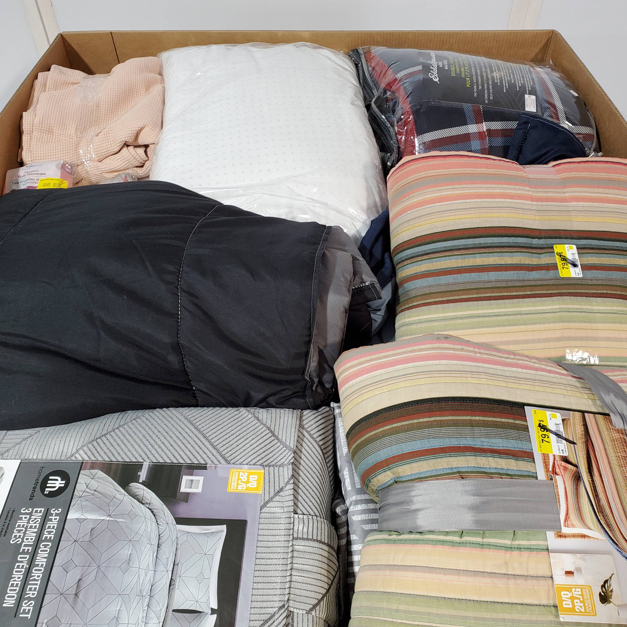 72 units of Bedding - MSRP $2,651 - Returns (Lot # 804041)