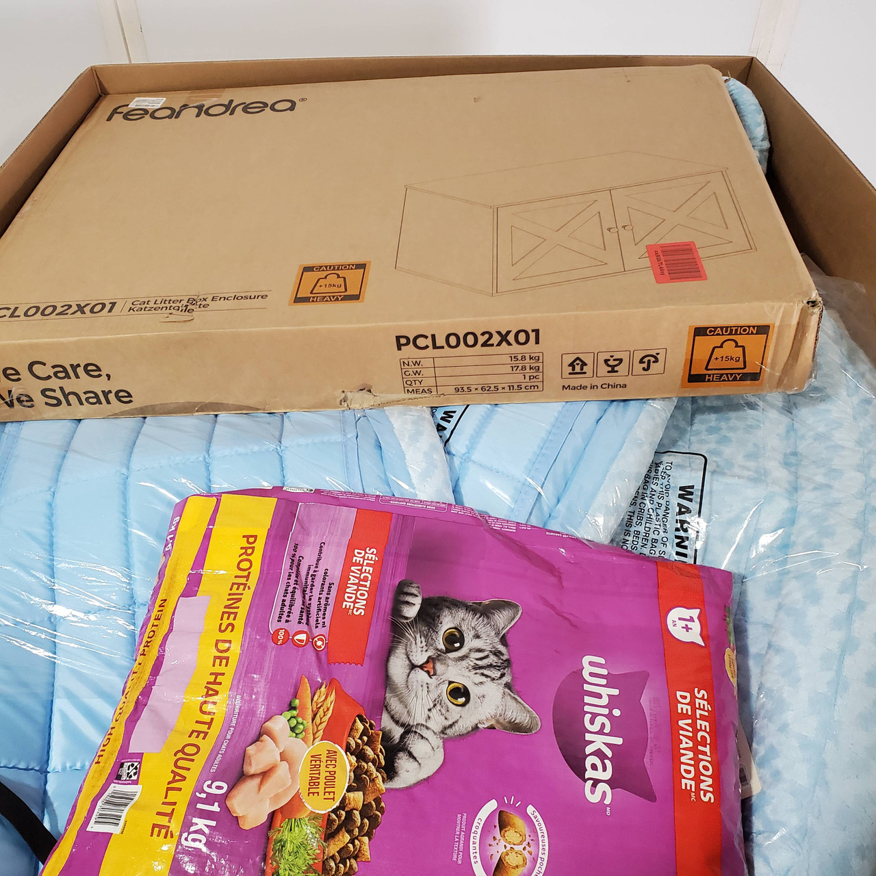 398 units of Pet Products - MSRP $11,279 - Returns (Lot # 797502)