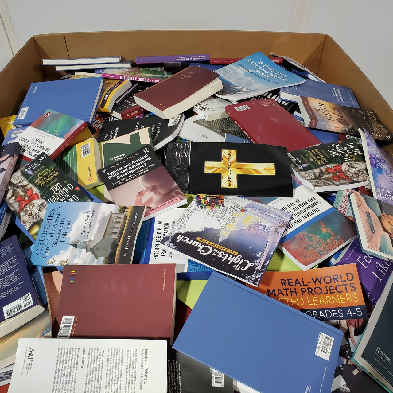 1087 units of Books - MSRP $59,267 - Like New (Lot # 795546)