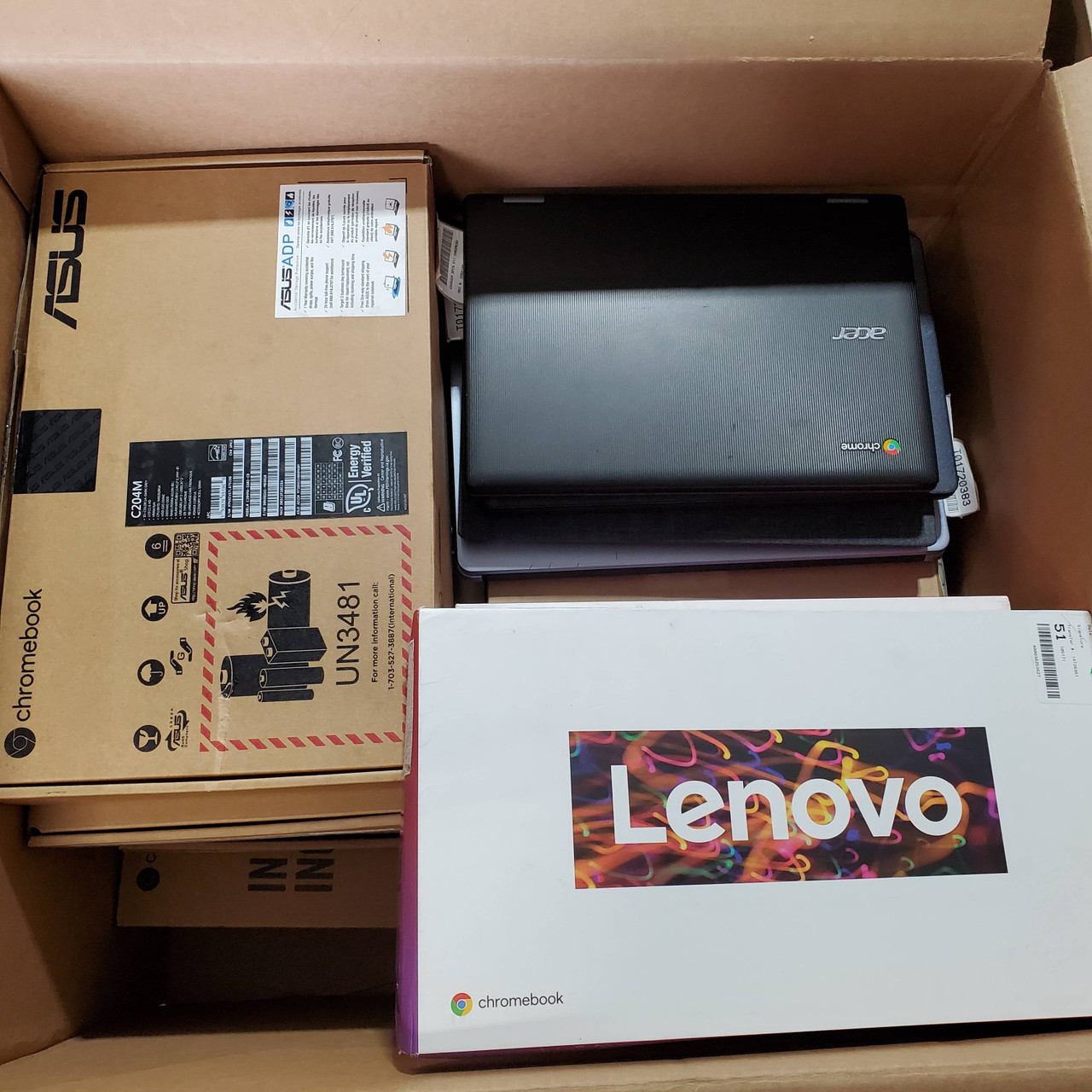 17 units of Chromebooks - MSRP $4,812 - Salvage (Lot # 796710)