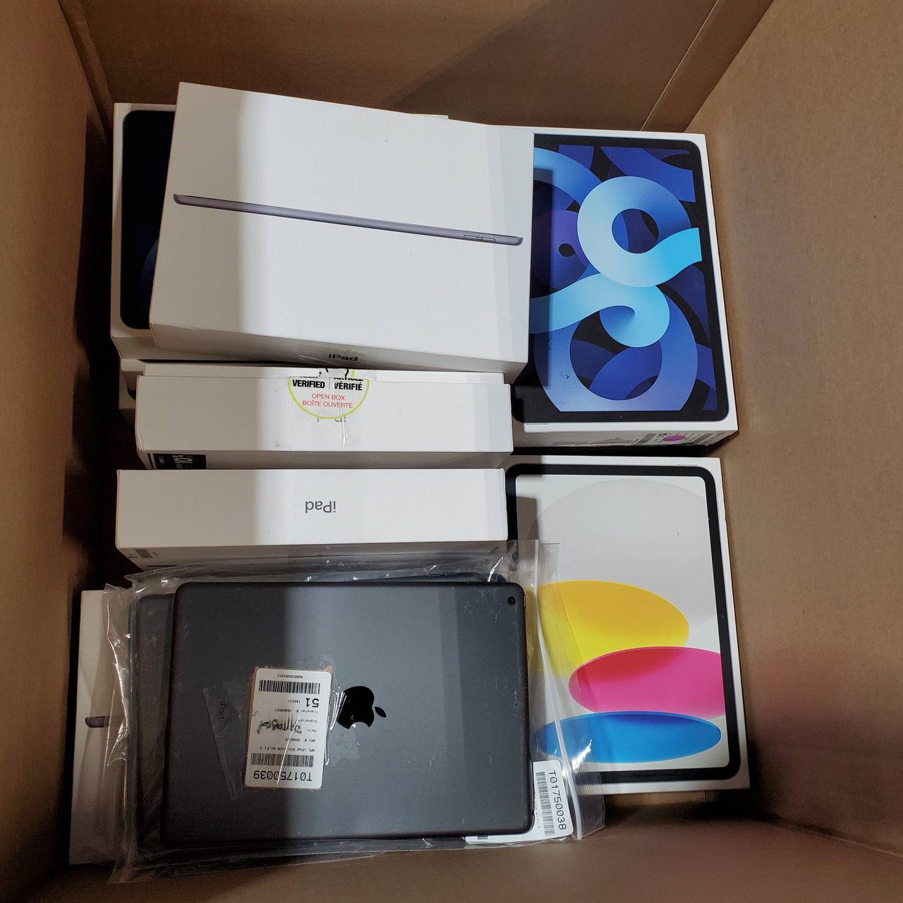 T　iPad単品 19 units of Apple iPad Tablets - MSRP $12,231 - Salvage (Lot