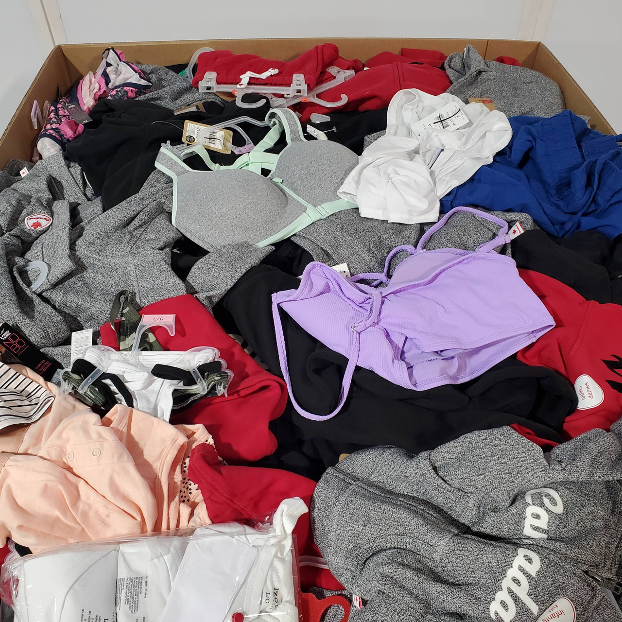 721 units of Clothing & Accessories - MSRP $12,033 - Returns (Lot ...