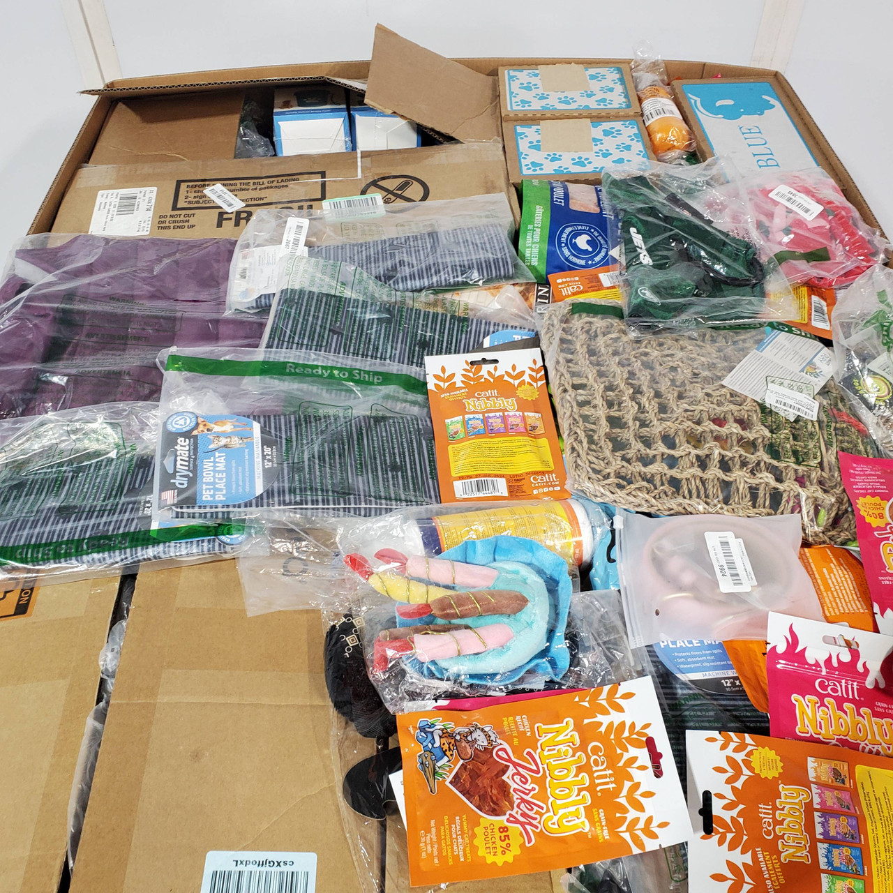 228 units of Pet Products - MSRP $4,769 - Returns (Lot # 803548)